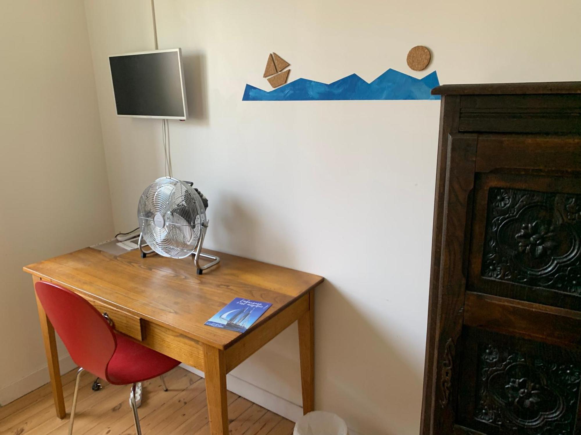 Auberge Du Finistere: Cozy Rooms Near City Center and Odet River Quimper Exterior photo