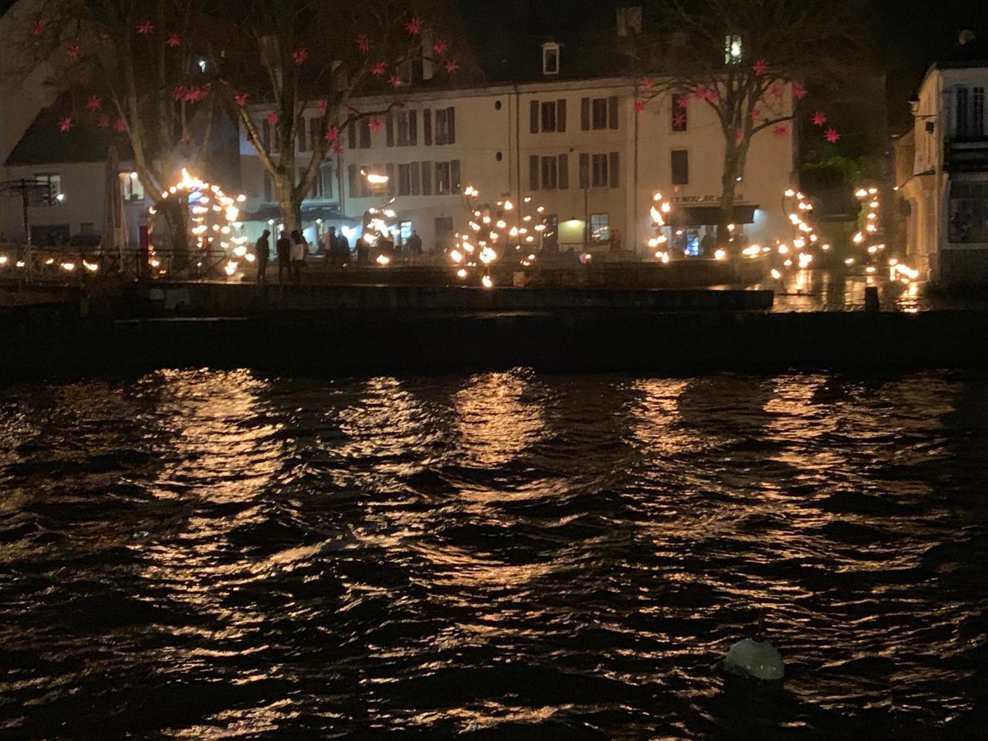Auberge Du Finistere: Cozy Rooms Near City Center and Odet River Quimper Exterior photo